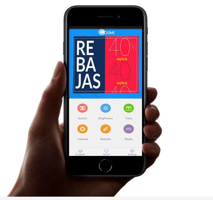 mano con movil controlando app banderola rotulo led cosmi