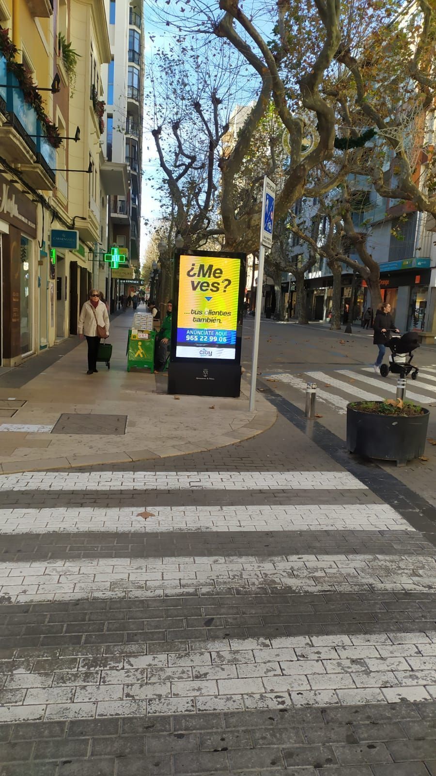 Mupi en plena calle de denia