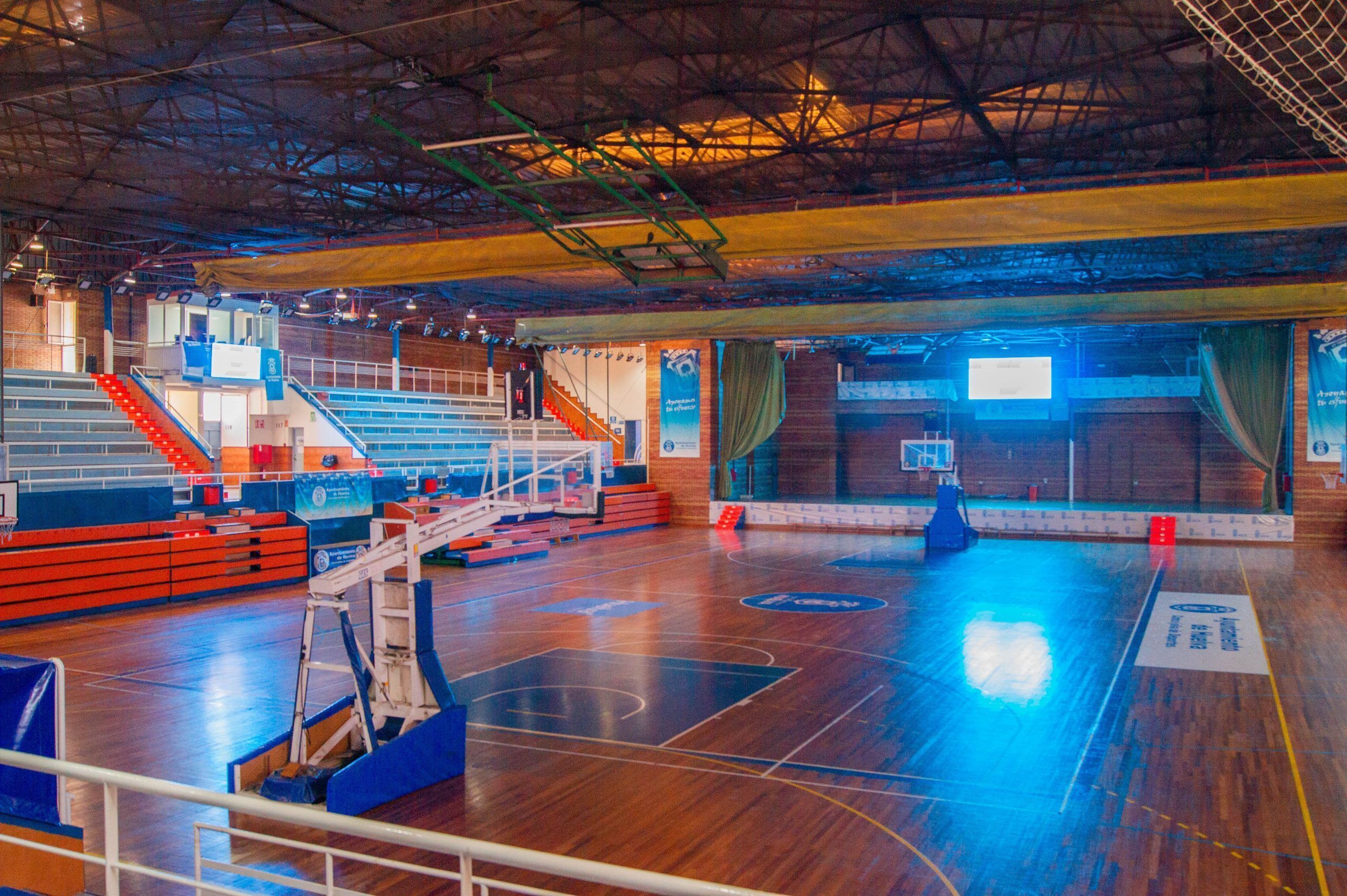 imagen interior del pabellon de huelva con videomarcador p5 cosmi