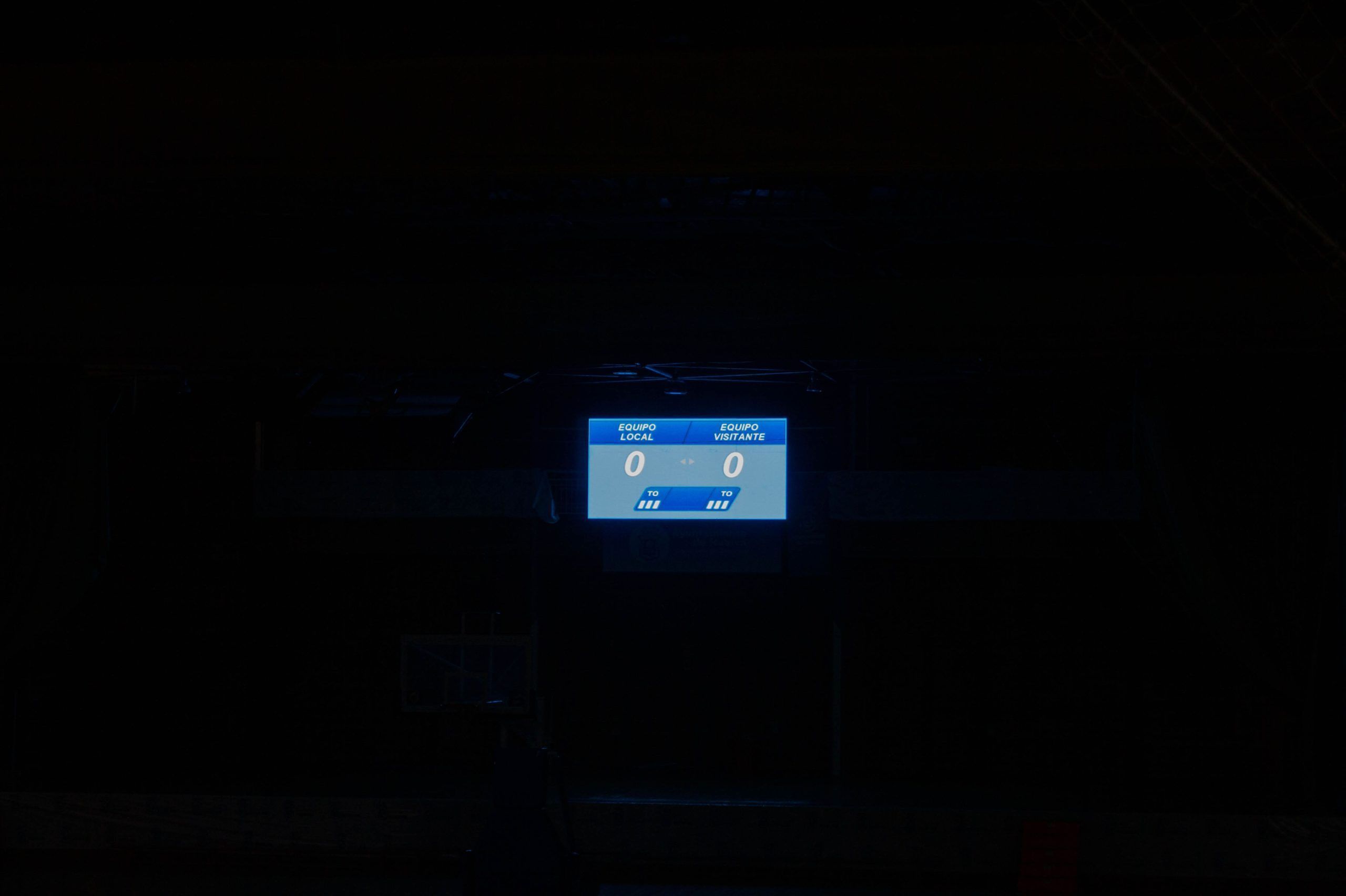 imagen del videomarcador p5 en el pabellon de huelva, prueba de brillo