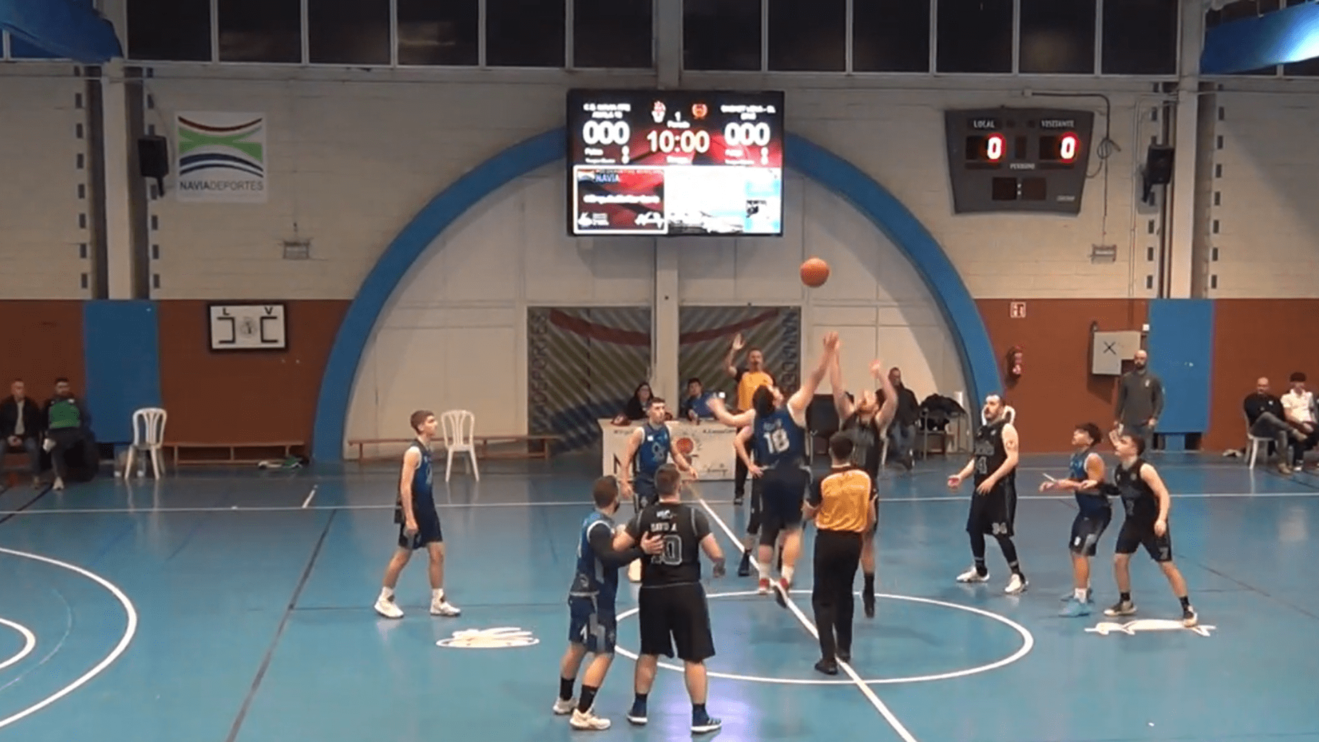 imagen del interior del pabellon de navia en asturias
