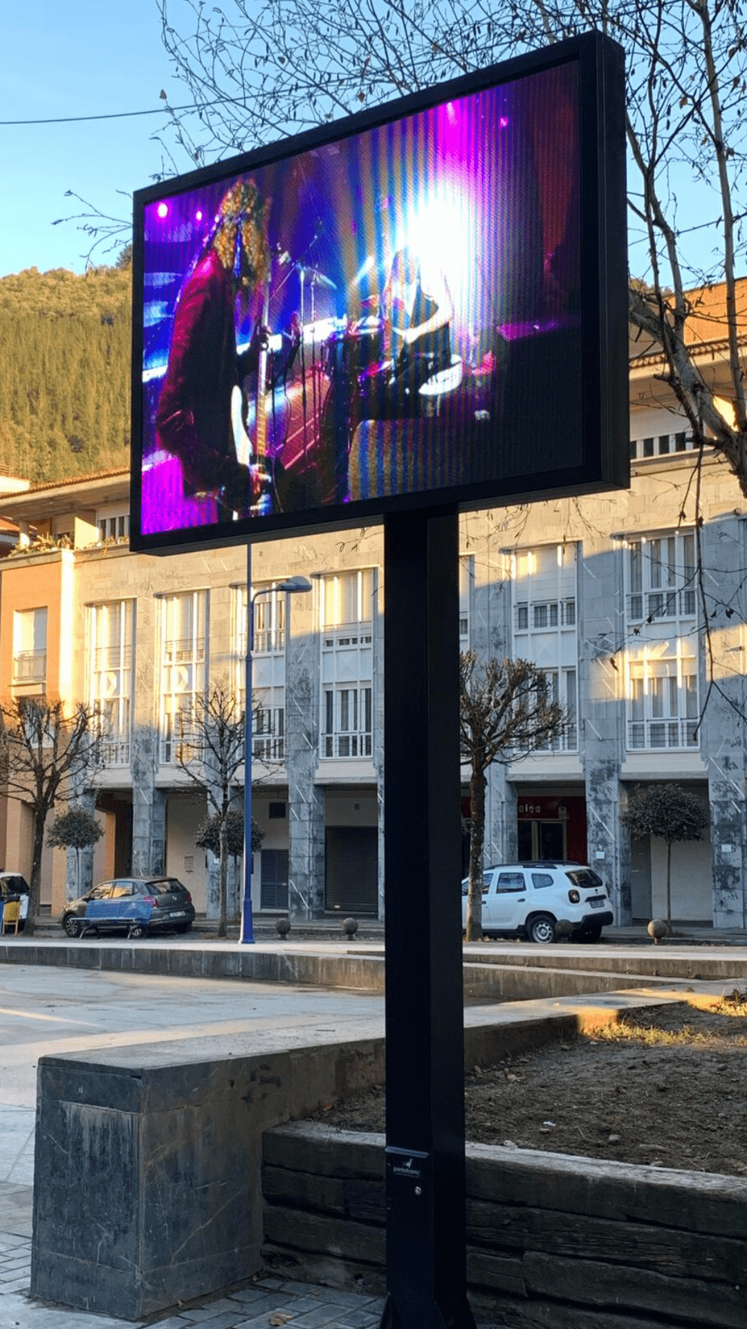 imagen del monoposte de elche sin la marca de pantatronic