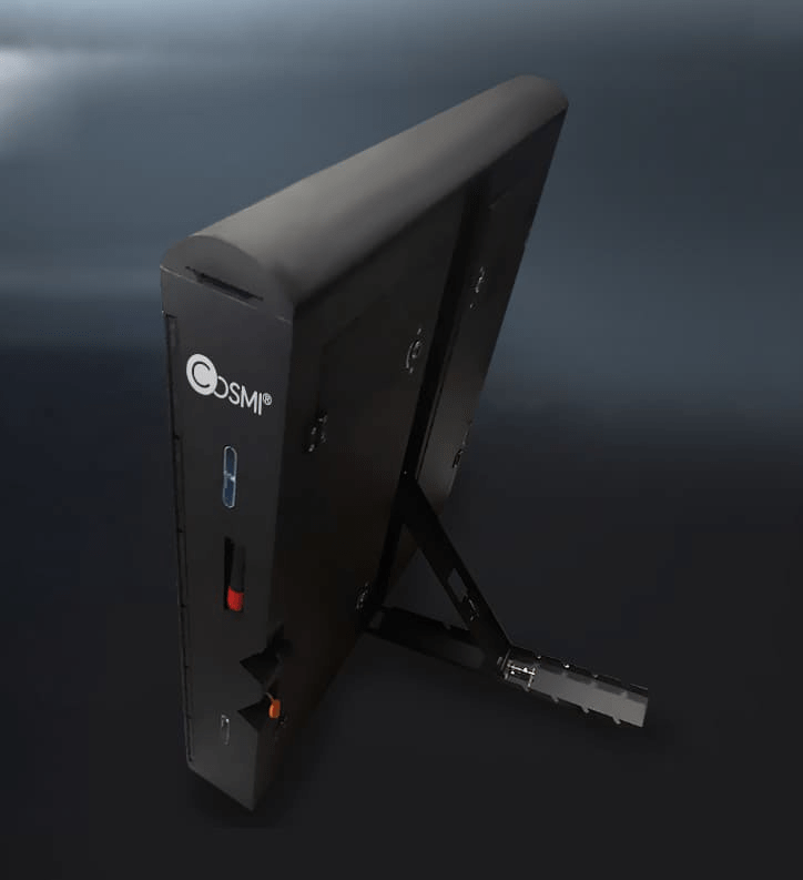 Pantalla LED perimetral con protección acolchada superior para seguridad de atletas.